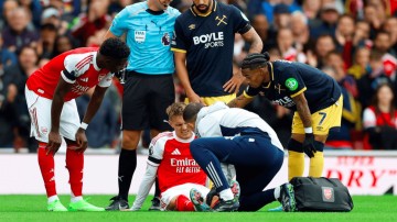 2-0!4连胜 英超榜首更迭:13.3亿豪门笑傲德比大战 两大核心全伤退