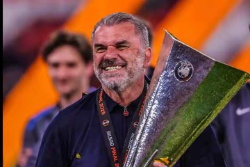 森林大换血!主帅努诺下课,波斯特科格鲁火速上位,这波操作猛如虎啊!