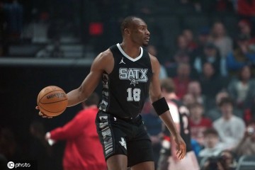 卡马拉23+10夏普21+10班顿20+6 开拓者胜马刺