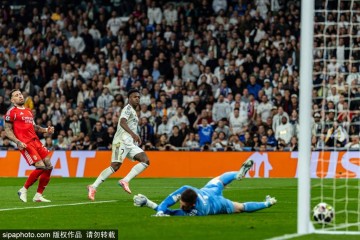 伯纳乌之夜:居莱尔惊世世界波+皇家马德里4-1大胜,主帅为青训喝彩