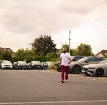 曼联太慢姆贝莫已归队训练,拒绝罢训施压!拉爵忙于谈判没空买新中锋