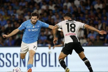 欧冠一倒下,意甲提前散场已成定局,国米联赛里真要刹不住,米兰城眼看就要炸开锅