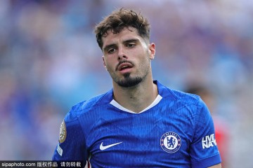 阿森纳与切尔西达成协议:马杜埃克转会背后的战略博弈