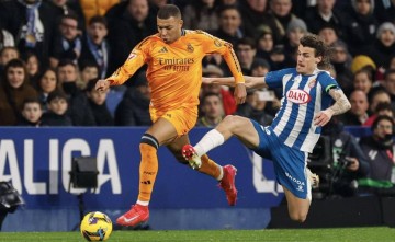 皇马被针对了?安东尼身后放铲收脚仍直红,此前这么铲姆巴佩的仅黄牌