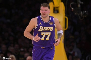 湖人被马刺残阵打到七寸 老詹重掌球权拖累里夫斯?