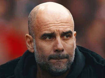 突发!曼城截胡曼联,引世界最佳门将,372场功勋让位