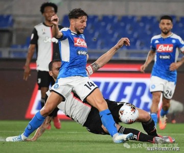 意甲赛事精选:那不勒斯vs国际米兰 冒雨吨的对决,国米防守坚不可摧,零封那不勒斯犀利进攻