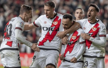 西甲焦点战:巴列卡诺主场迎战巴塞罗那,胜负悬念几何?